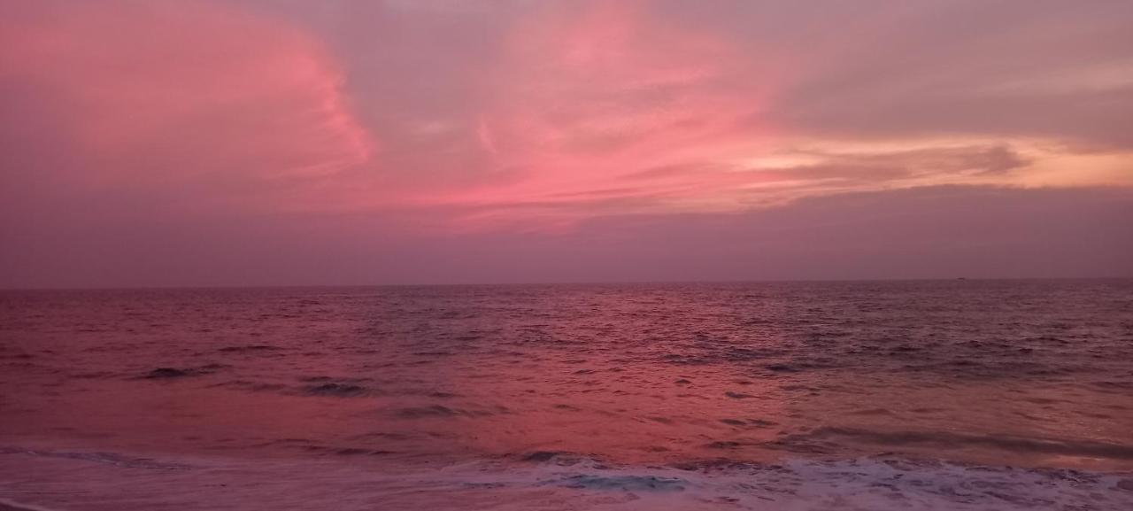Beachcampers Only For Foreign Traveler'S Alappuzha Exterior photo