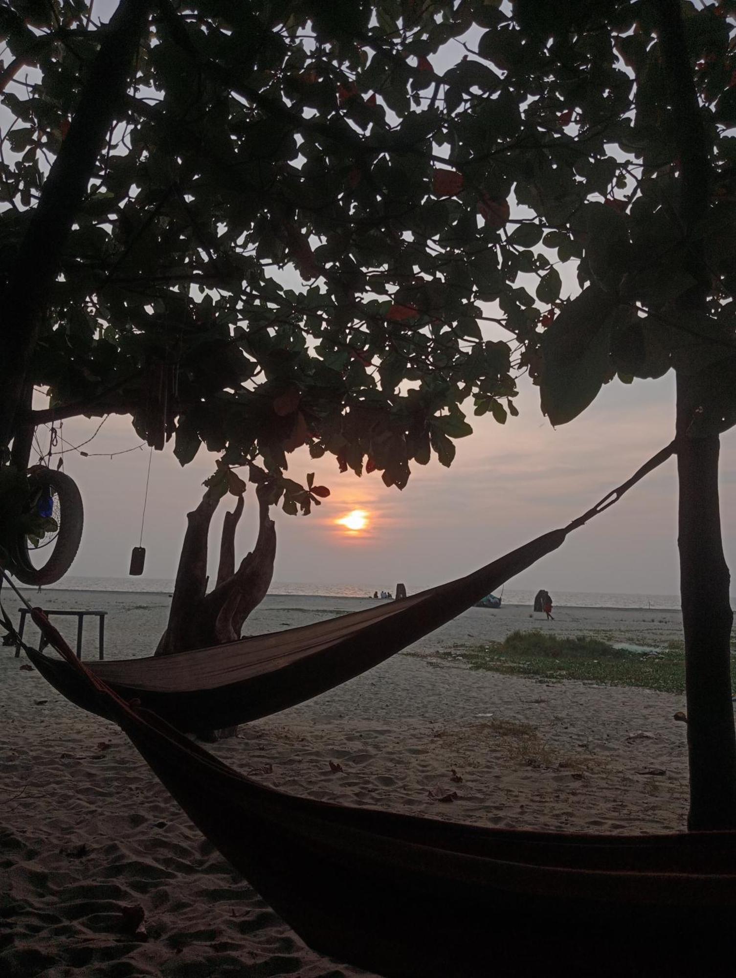 Beachcampers Only For Foreign Traveler'S Alappuzha Exterior photo